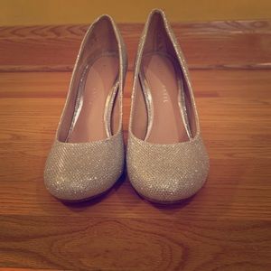 Kelly & Katie Silver Glitzy Heels. Size 9